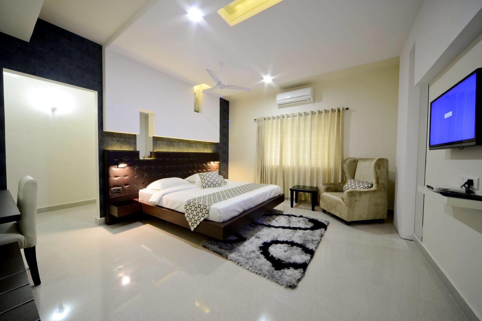 Hotel Serenity La Vista Hyderabad Bagian luar foto