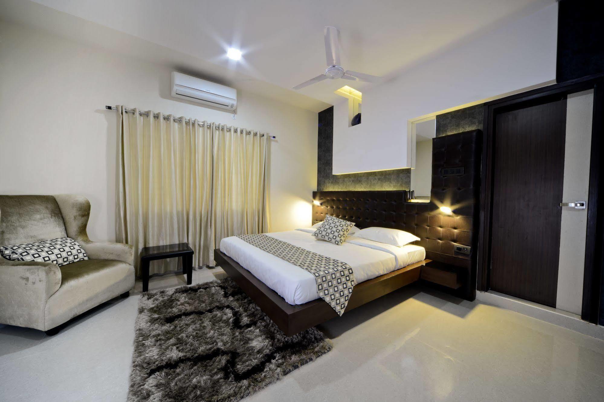 Hotel Serenity La Vista Hyderabad Bagian luar foto